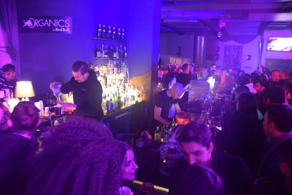 Foto serata al Totem Plaza